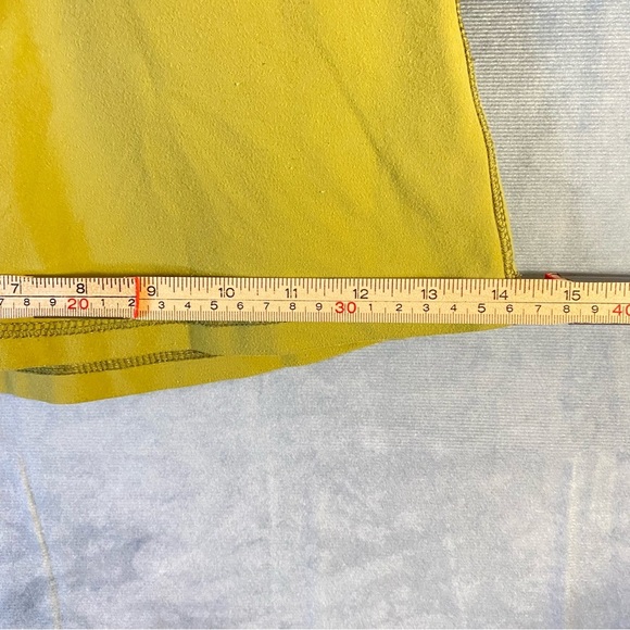 Lululemon Athletica Built in Bra Made In Canada Sleeveless V-Neck Top Womens 8 - Picture 6 of 7